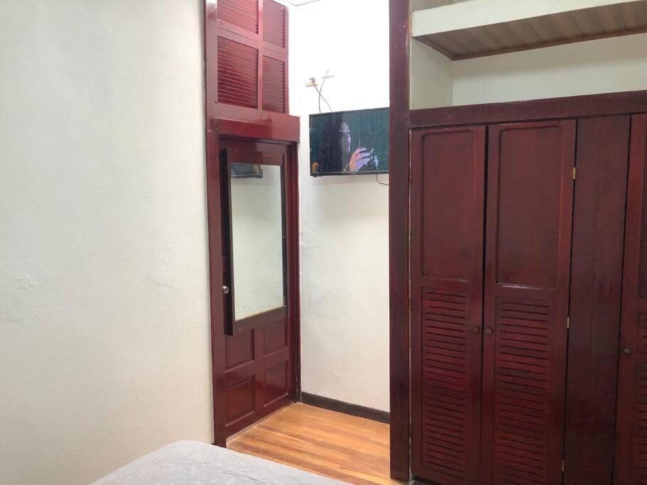 Pinky's Place Airport, Full Equipment. Apartment