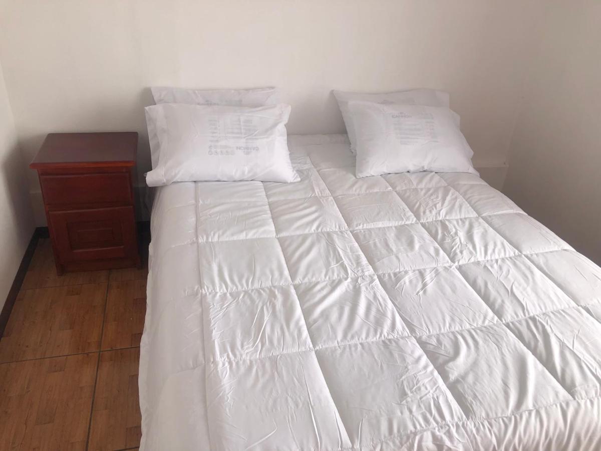Pinky's Place Airport, Full Equipment. Apartment